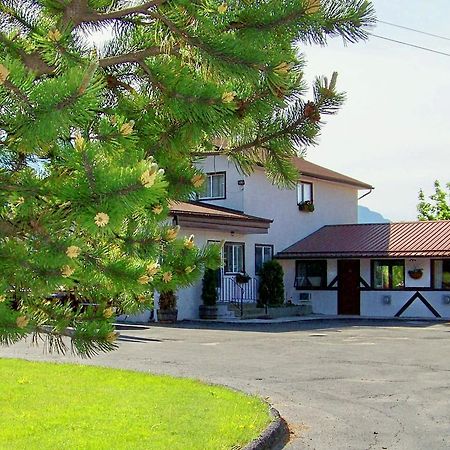 Bavarian Orchard Motel Creston Luaran gambar